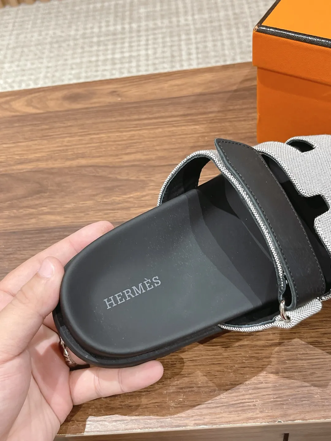 👟👟Ex-factory price 480👟👟 Women's shoes, women's clothing 𝐇𝐞𝐫𝐦𝐞𝐬 Hermès second uncle slippers, must be crazy to call🙆 The classic + 2025 new color matching is also so good-looking. The contrasting splicing of different colors and materials can easily create a fashionable look Size: 35-45
